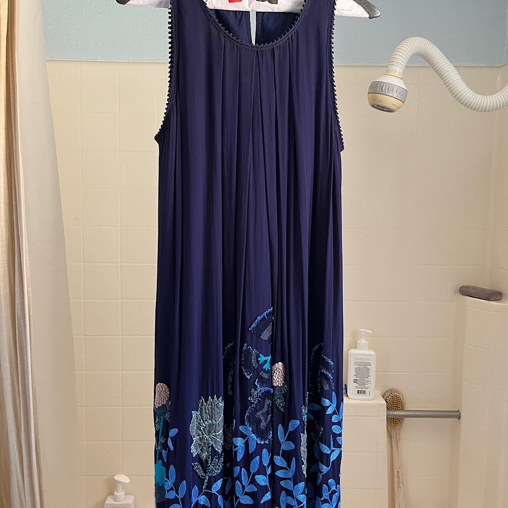 This is a beautiful dress that I bought at Anthropology. Size 8. Loose fitting.